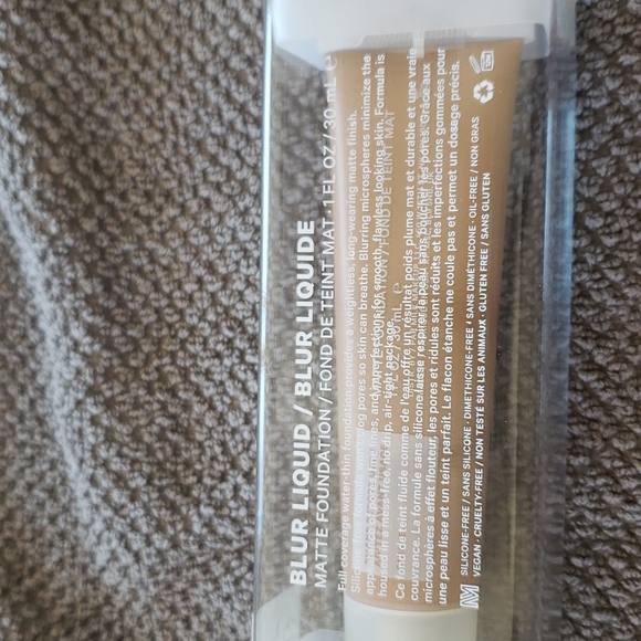 milk makeup blur liquid foundation - Picture 3 of 5